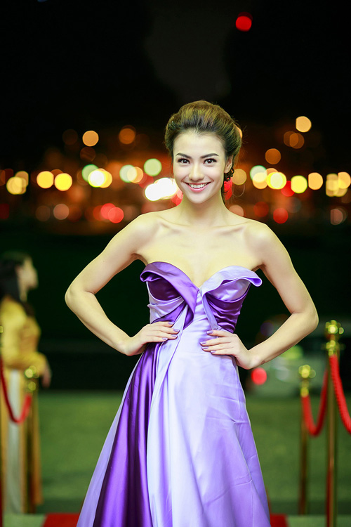  Tuy nhi&ecirc;n, thời gian gần đ&acirc;y, Hồng Quế khiến nhiều người ngạc nhi&ecirc;n với d&aacute;ng vẻ ng&agrave;y c&agrave;ng gầy g&ograve;.