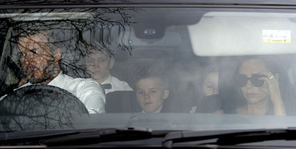 Gia đ&igrave;nh Beckham tới dự đ&aacute;m cưới đ&ocirc;ng đủ.