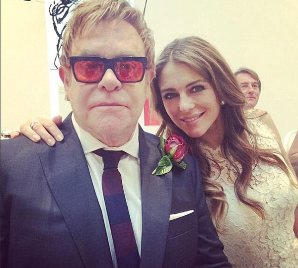 Nữ diễn vi&ecirc;n Elizabeth Hurley chia sẻ tr&ecirc;n trang c&aacute; nh&acirc;n h&igrave;nh ảnh tại đ&aacute;m cưới.