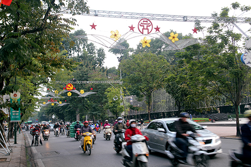 Ngay khi ho&agrave;n thiện hệ thống điện v&agrave; đ&egrave;n, đ&ecirc;m ở Thủ đ&ocirc; sẽ rực s&aacute;ng v&agrave; lung linh sắc m&agrave;u.