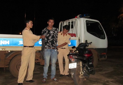 Mỗi năm Ph&ograve;ng CSGT tham gia bắt h&agrave;ng chục đối tượng trộm cắp xe m&aacute;y tr&ecirc;n địa b&agrave;n t&igrave;nh