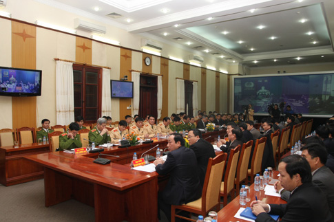 To&agrave;n cảnh cuộc họp trực tuyến.