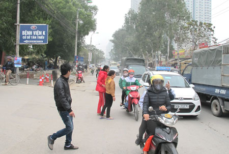 Đường v&agrave;o Bệnh viện K cơ sở T&acirc;n Triều Ảnh: Văn Huế