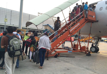 Số sự cố do h&agrave;nh kh&aacute;ch kh&ocirc;ng tu&acirc;n thủ c&aacute;c quy định về an to&agrave;n h&agrave;ng kh&ocirc;ng tăng l&ecirc;n 27 sự cố, gấp 9 lần so với năm 2013