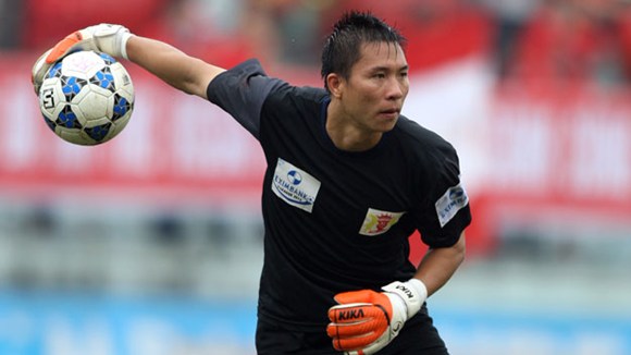 Thủ m&ocirc;n Mạnh Dũng, một trong 9 cầu thủ bị VFF treo gi&ograve; vĩnh viễn