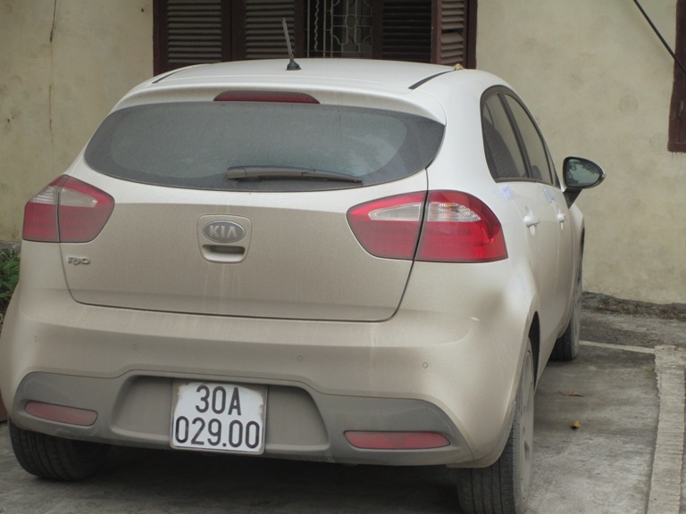 Chiếc &ocirc; t&ocirc; c&aacute;c đối tượng mang đi trộm cắp t&agrave;i sản