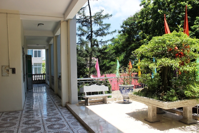 Tiền sảnh tr&ecirc;n tầng 2 của trụ sở Đội KLCĐ&PCCC rừng số 1 - nơi được cho l&agrave; thu giữ hai cục tiền trị gi&aacute; khoảng 100 triệu đồng