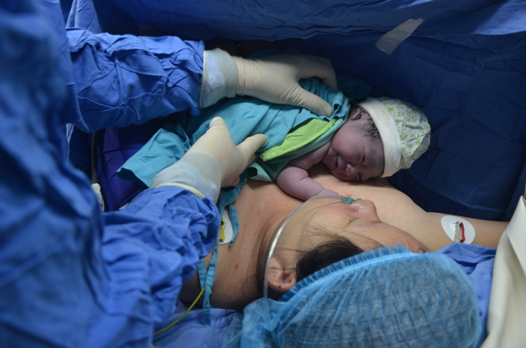 Trẻ Đ&agrave; Nẵng ch&agrave;o đời đầu ti&ecirc;n bằng phương ph&aacute;p thụ tinh ống nghiệm