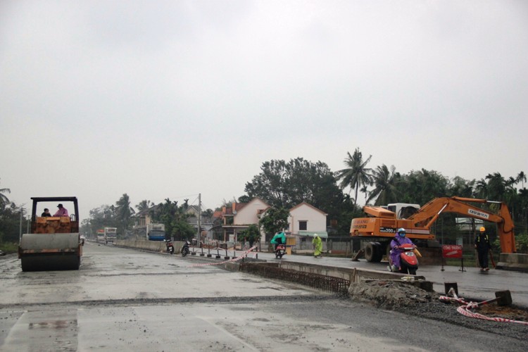 Thứ trưởn Thể chỉ đạo c&aacute;c dự &aacute;n tuyến QL1 đảm bảo đ&uacute;ng tiến độ 