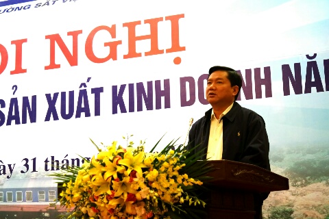 Bộ trưởng Đinh La Thăng cảm ơn c&aacute;n bộ, c&ocirc;ng nh&acirc;n vi&ecirc;n đường sắt đ&atilde; đồng l&ograve;ng quyết t&acirc;m c&ugrave;ng ng&agrave;nh GTVT đổi mới