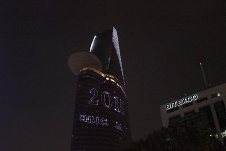 T&ograve;a nh&agrave; Bitexco nơi diễn ta m&agrave;n bắn ph&aacute;o hoa.