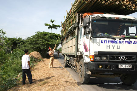 Theo quy định mới, xe qu&aacute; tải tr&ecirc;n 100% sẽ bị xử phạt từ 7- 8 triệu đồng Ảnh: Minh Th&agrave;nh