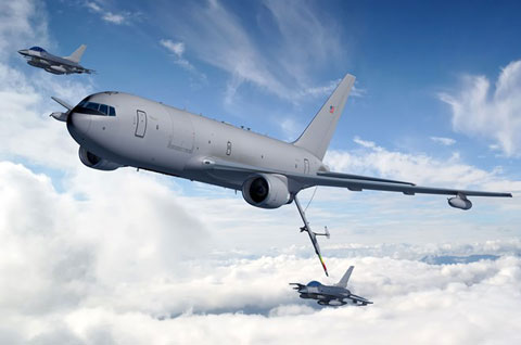 M&ocirc; h&igrave;nh m&aacute;y bay tiếp dầu KC-46A tiếp nhi&ecirc;n liệu cho chiến đấu cơ F-16