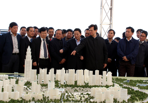 Lãnh đạo UBND TP. Hà Nội báo cáo Thủ tướng về qui hoạch khu đô thị phía bắc sông Hồng.