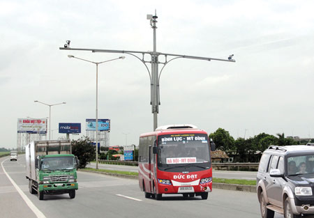 Gi&aacute;m s&aacute;t vi phạm tốc độ bằng hệ thống camera tr&ecirc;n tuyến đường Ph&aacute;p V&acirc;n - Cầu Giẽ