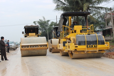 Nhà thầu tranh thủ thời tiết tạnh ráo triển khai các mũi thi công trên công trường QL1 phía Nam Quảng Bình ngày đầu năm mới 2015