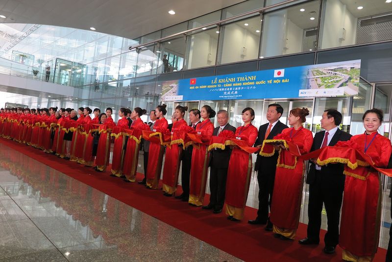 C&aacute;c đồng ch&iacute; l&atilde;nh đạo cấp cao của Đảng, Nh&agrave; nước, Ch&iacute;nh phủ, Quốc hội cắt băng kh&aacute;nh th&agrave;nh Nh&agrave; ga h&agrave;nh kh&aacute;ch T2 Nội B&agrave;i