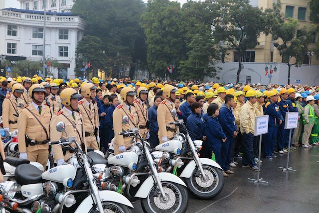 UBND TP.H&agrave; Nội tiếp tục chọn năm 2015 l&agrave; năm trật tự, văn minh đ&ocirc; thị, trong đ&oacute; tập trung v&agrave;o lĩnh vực giao th&ocirc;ng đ&ocirc; thị, nhằm chuyển biến về &yacute; thức, nhận thức của người tham gia giao th&ocirc;ng