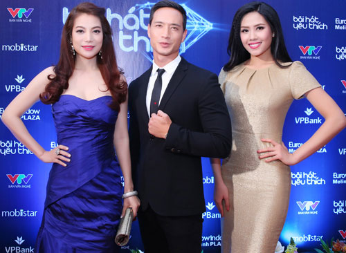 Cả ba đều lộng lẫy thu h&uacute;t mọi sự ch&uacute; &yacute; của kh&aacute;n giả v&agrave; b&aacute;o giới.