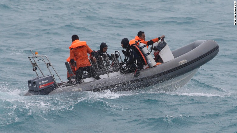 Nỗ lực t&igrave;m kiếm c&aacute;c nạn nh&acirc;n chuyến bay QZ8501