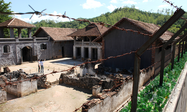 Di t&iacute;ch Nh&agrave; t&ugrave; Sơn La - ảnh K.T