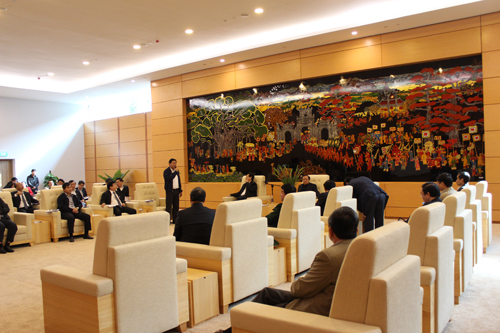 Nguyên thủ cùng phái đoàn các nước có thể tổ chức những cuộc họp nhanh và bàn công việc ngay tại đây. Những bức hoành phi mang đậm bản sắc văn hóa Việt Nam sẽ là lời giới thiệu sinh động nhất đến quan khách quốc tế