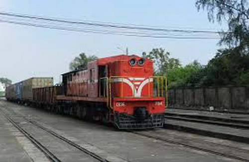 T&agrave;u h&agrave;ng tại ga S&oacute;ng Thần Ảnh: internet