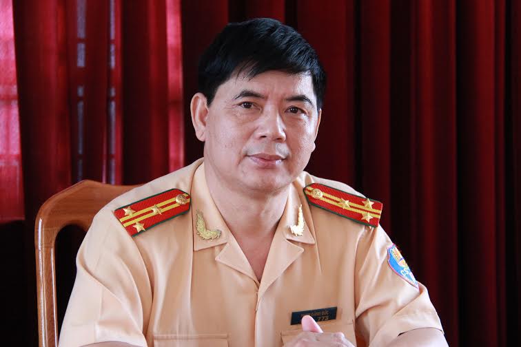 Thượng t&aacute; Phạm Đăng Đức trao đổi với ph&oacute;ng vi&ecirc;n B&aacute;o Giao th&ocirc;ng