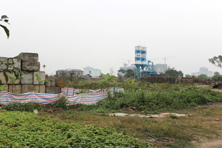 To&agrave;n bộ khu đất dự &aacute;n B5 Cầu Diễn bỏ hoang suốt nhiều năm qua