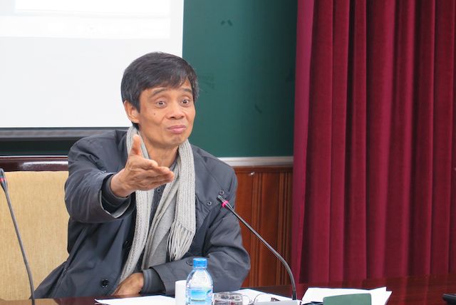 nếu lo nh&acirc;n vi&ecirc;n điều h&agrave;nh taxi s&acirc;n bay c&oacute; ti&ecirc;u cực th&igrave; phải tổ chức gi&aacute;m s&aacute;t, thậm ch&iacute; c&oacute; thể bố tr&iacute; camera hoặc th&agrave;nh lập Hiệp hội taxi Nội B&agrave;i để gi&aacute;m s&aacute;t việc điều h&agrave;nh&rdquo; &ndash; Thứ trưởng nhấn mạnh. 