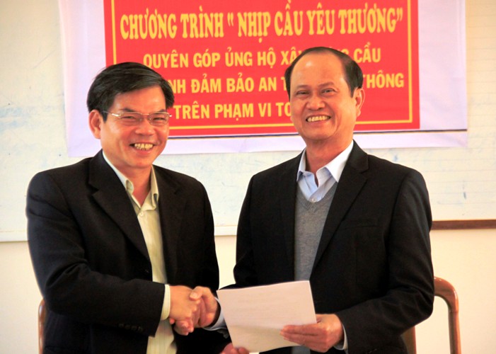 Nụ cười trao - nhận những đóng góp cho chương trình