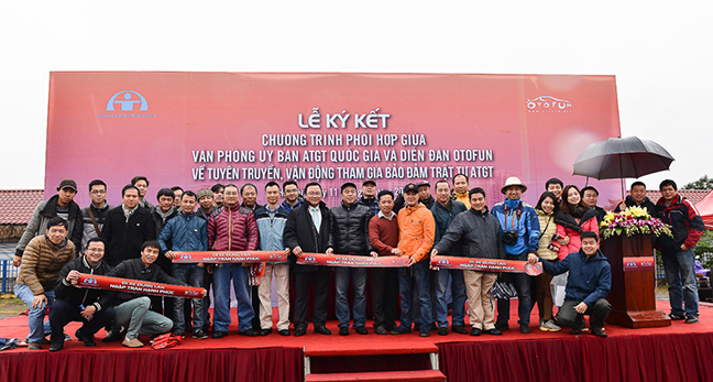 Lần đầu ti&ecirc;n h&agrave;ng trăm ng&agrave;n th&agrave;nh vi&ecirc;n mạng x&atilde; hội trở th&agrave;nh những tuy&ecirc;n truyền vi&ecirc;n về ATGT