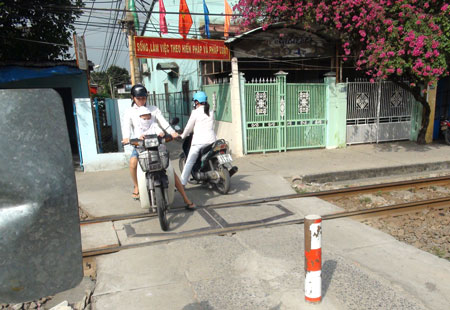 Những đường ngang nguy hiểm cần được bố tr&iacute; lại hợp l&yacute; để bảo đảm ATGTẢnh: Đ.N