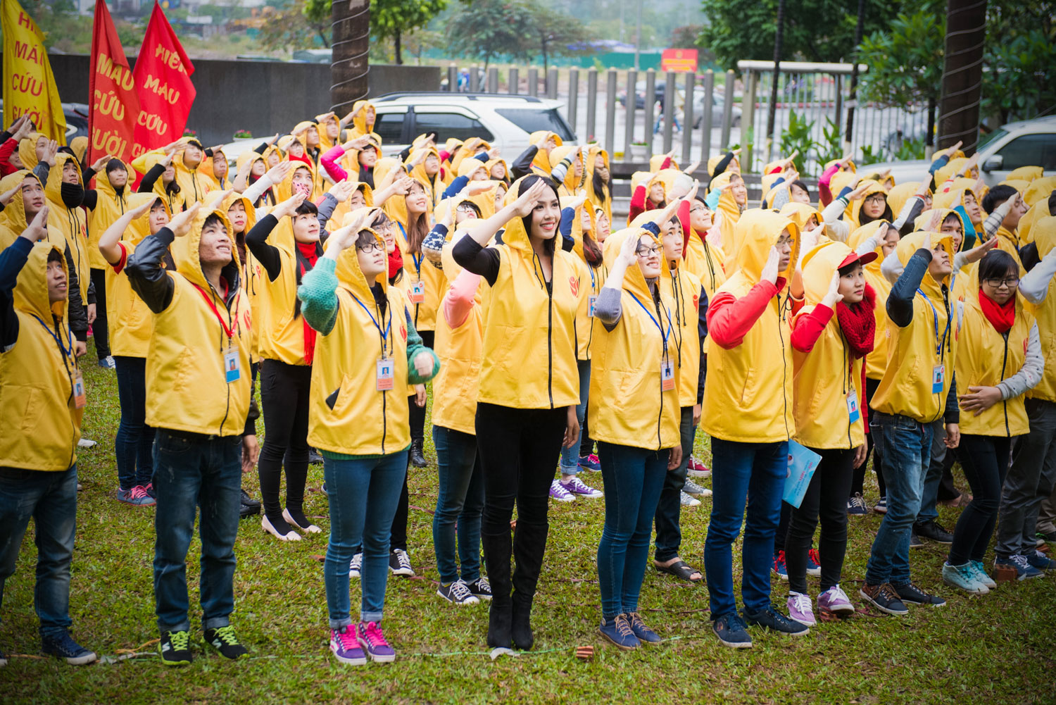 Vẻ đẹp khỏe khoắn, nụ cười tỏa s&aacute;ng v&agrave; thần th&aacute;i tự tin của c&ocirc; ng&agrave;y c&agrave;ng nhận th&ecirc;m nhiều thiện cảm từ kh&aacute;n giả mến mộ. Nguyễn Thị Loan cũng rất được l&ograve;ng c&ocirc;ng ch&uacute;ng khi được xem l&agrave; người đẹp t&iacute;ch cực trong c&aacute;c hoạt động từ thiện, x&atilde; hội v&igrave; cộng đồng, ngay khi c&ocirc; về nước.