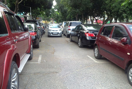 C&ocirc;ng vi&ecirc;n L&ecirc; Văn T&aacute;m lu&ocirc;n thiếu chỗ đỗ xe, nhưng dự &aacute;n b&atilde;i đỗ xe ngầm của C&ocirc;ng ty IUS đến nay vẫn chưa x&aacute;c định được thời điểm khởi c&ocirc;ng