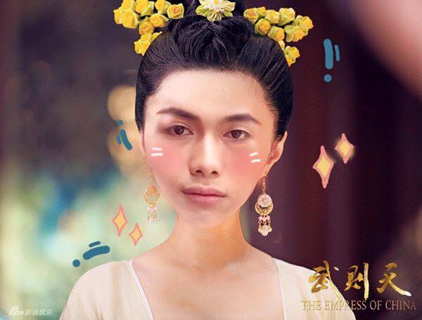 Anh ch&agrave;ng Big Daddy tr&ocirc;ng cũng rất nữ t&iacute;nh với t&oacute;c c&agrave;i hoa, m&aacute; hồng, mặt V-line.