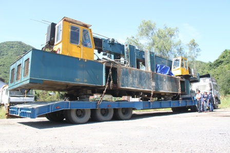 Xe đầu k&eacute;o 51C-421.21 k&eacute;o ro7mooc 51R-5992 thuộc Doanh nghiệp tư nh&acirc;n Duy Nguy&ecirc;n ở TPHCM đ&atilde; bị bắt giữ khi chở qu&aacute; tải gấp đ&ocirc;i tải trọng