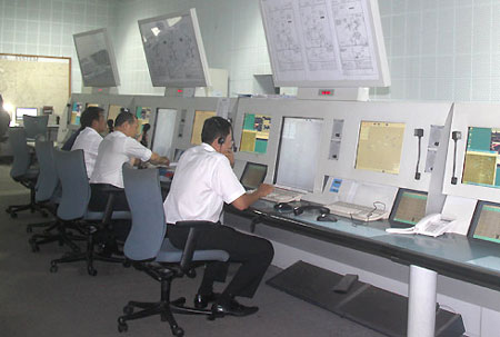 Điều h&agrave;nh bay tại Đ&agrave;i Kiểm so&aacute;t kh&ocirc;ng lưu khu vực T&acirc;n Sơn Nhất