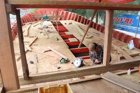 C&ocirc;ng ty TNHH t&agrave;u thuyền Thuận An (thị tr&acirc;́n Thu&acirc;̣n An, huy&ecirc;̣n Phú Vang) đang huy động to&agrave;n lực để đẩy nhanh tiến độ