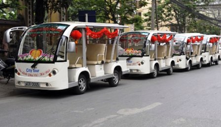 TPHCM th&iacute; điểm 10 &ocirc; t&ocirc; điện v&agrave;o ng&agrave;y 30/4 chở kh&aacute;ch du lịch tại một số tuyến đường trung t&acirc;m TP