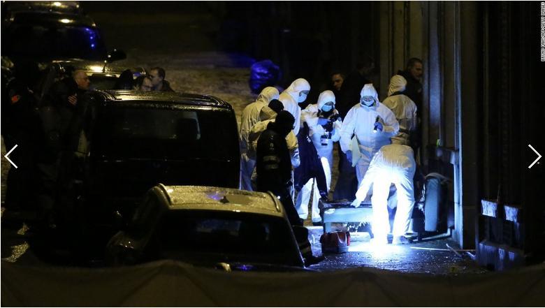 C&aacute;c nh&acirc;n vi&ecirc;n cảnh s&aacute;t điều tra tại hiện trường