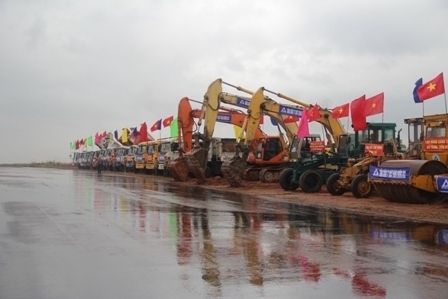 Phương tiện máy móc sẵn sàng triển khai dự án