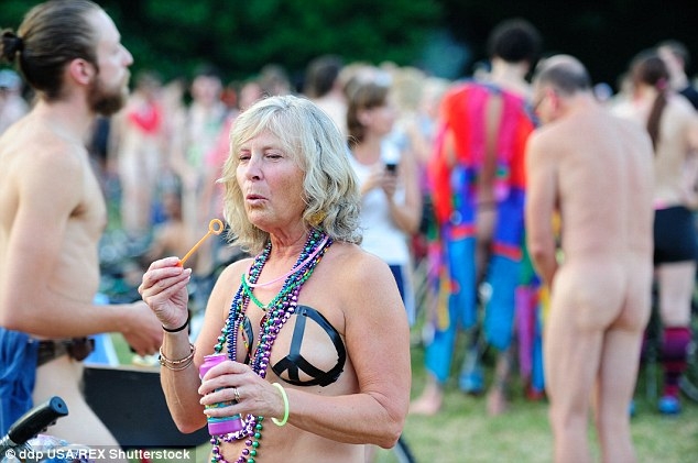 Họ muốn gửi tới th&ocirc;ng điệp về ho&agrave; b&igrave;nh, n&acirc;ng cao n