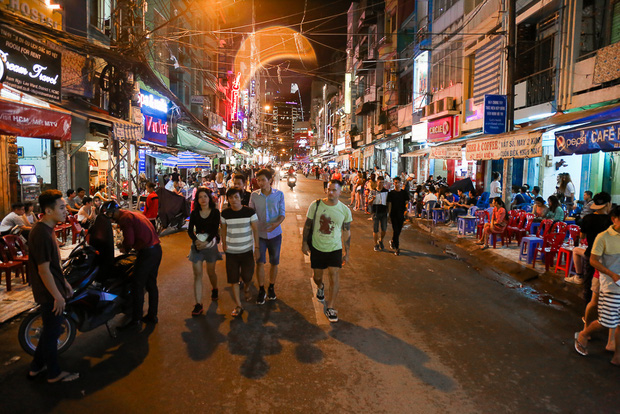 ph&ocirc; đi bộ 2