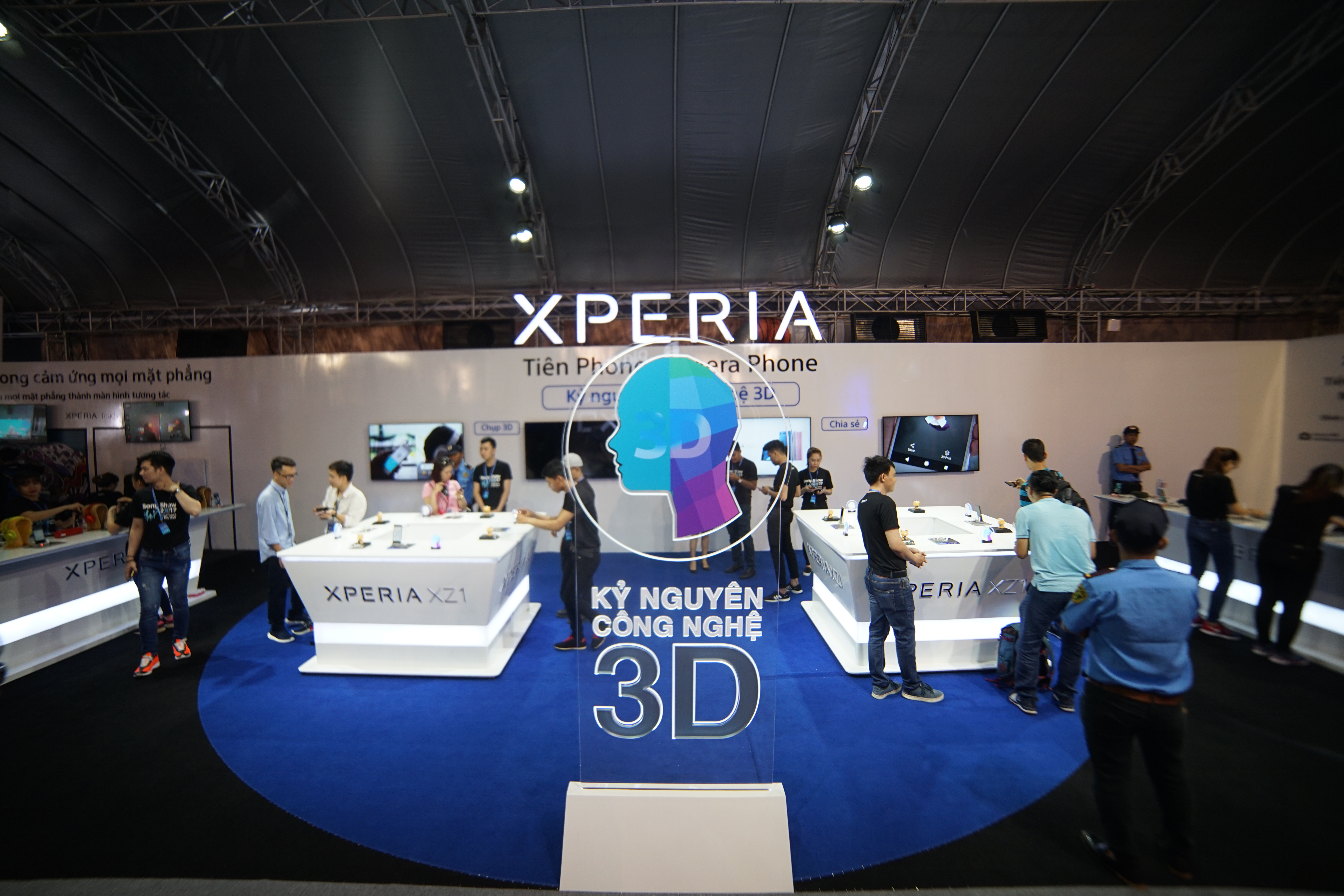 H&igrave;nh 10 - Khu trưng b&agrave;y v&agrave; trải nghiệm d&ograve;ng điện t