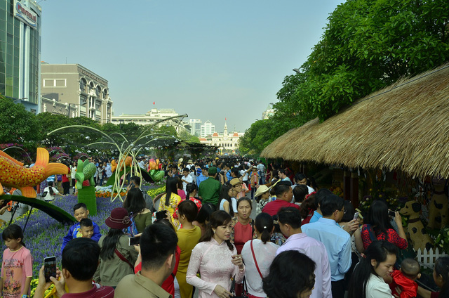 du-xuan-som-duong-hoa-nguyen-hue-10-15185799272391