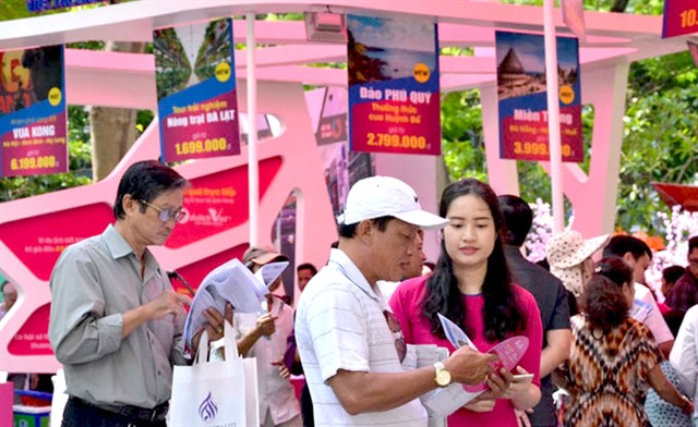 san-ve-may-bay-va-tour-0-d-tai-ngay-hoi-du-lich-tp