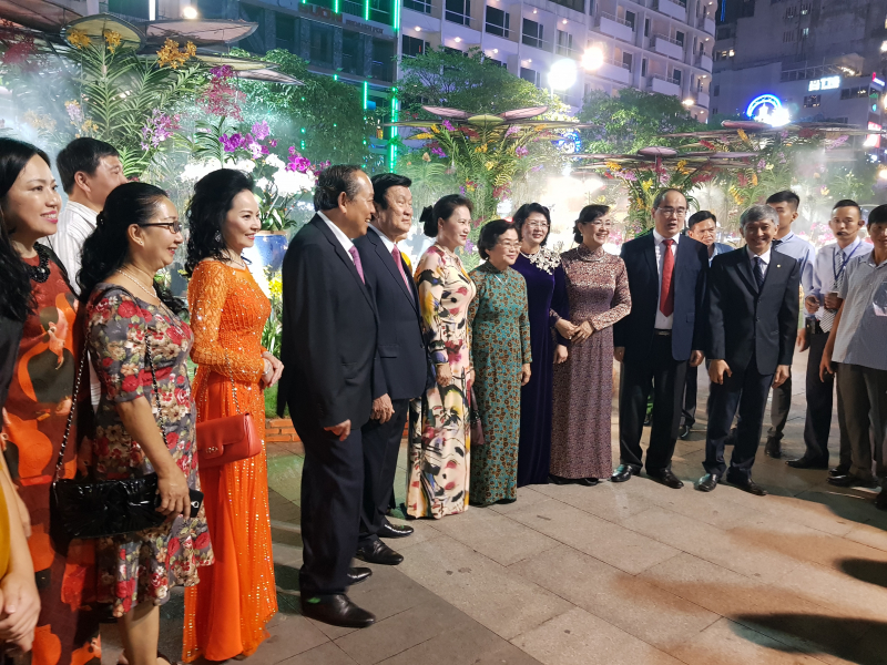 &Ocirc;ng Việt c&ugrave;ng đo&agrave;n l&atilde;nh đạo nh&agrave; nước