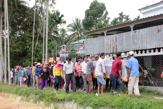 1460959582-chim-trong-nuoc-mat-ben-9-linh-cuu-hoc-