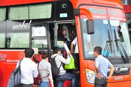 khach_len_xe_phuong_trang_gcag